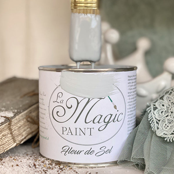 Per utilizzare Magic Paint devo prima carteggiare il mobile?