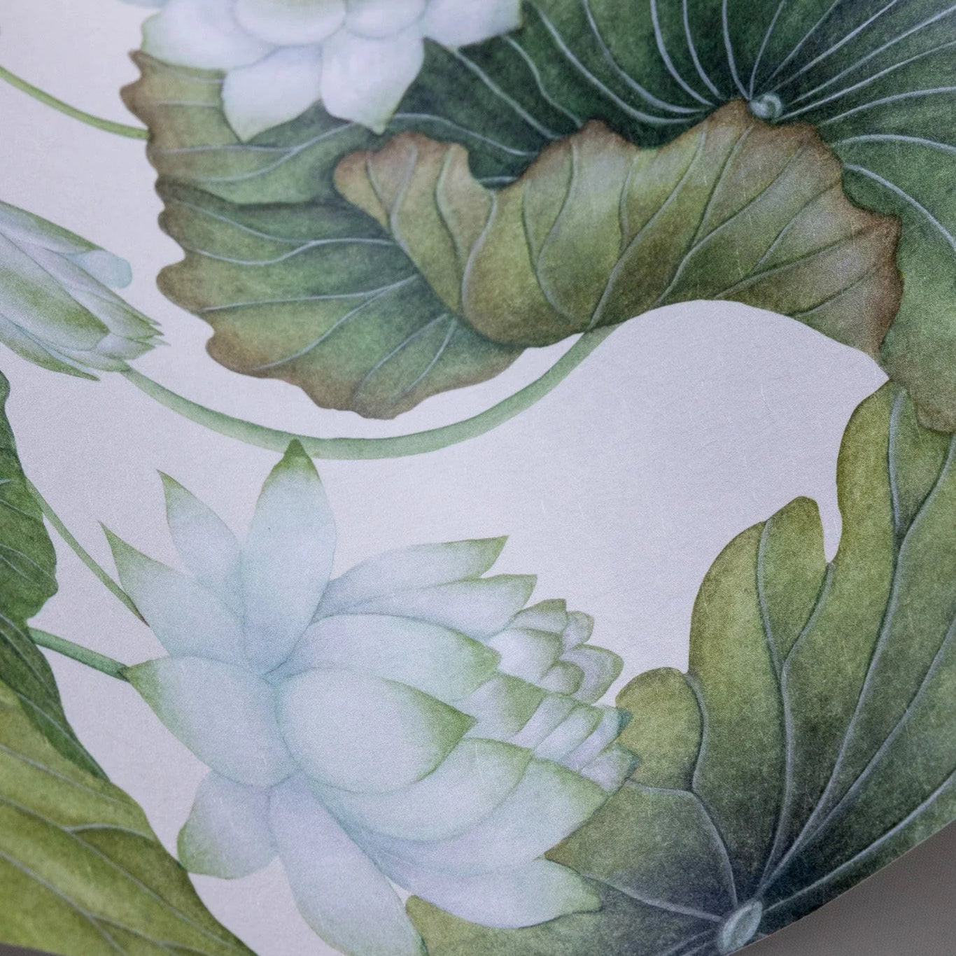 Carta da parati "Lily Lotus fondo beige" - YOKU | COLE&SON