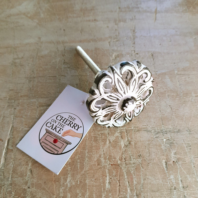 Pomello in ferro “Strong Flower”