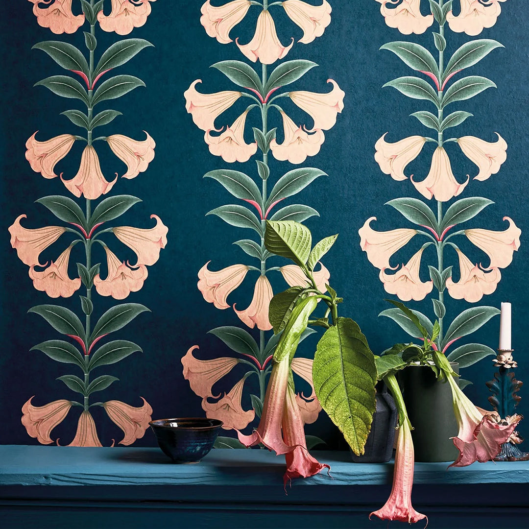 Carta da Parati “Angel’s Trumpet rosa e verde su fondo verdone” | COLE & SON