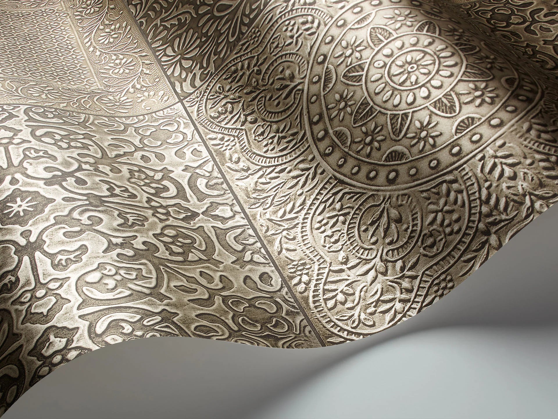 Carta da Parati "MARTYN LAWRENCE BULLARD" Bazaar grigio chiaro | COLE & SON