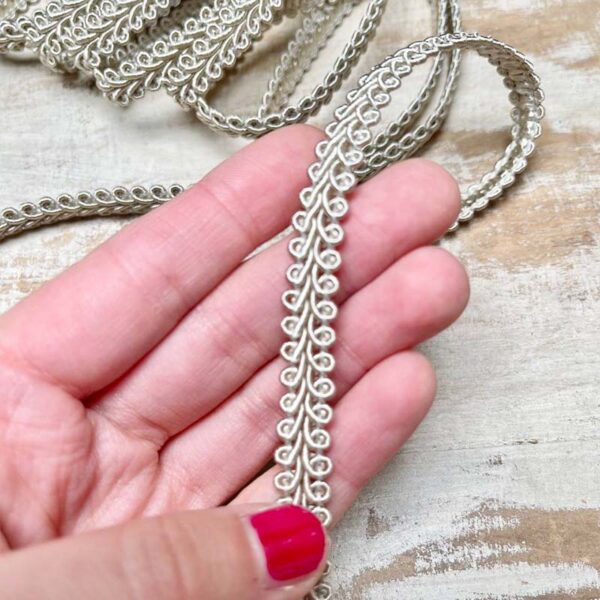 Bordo "Ricciolo Pergamena" Passamaneria Italiana - 0,9 cm