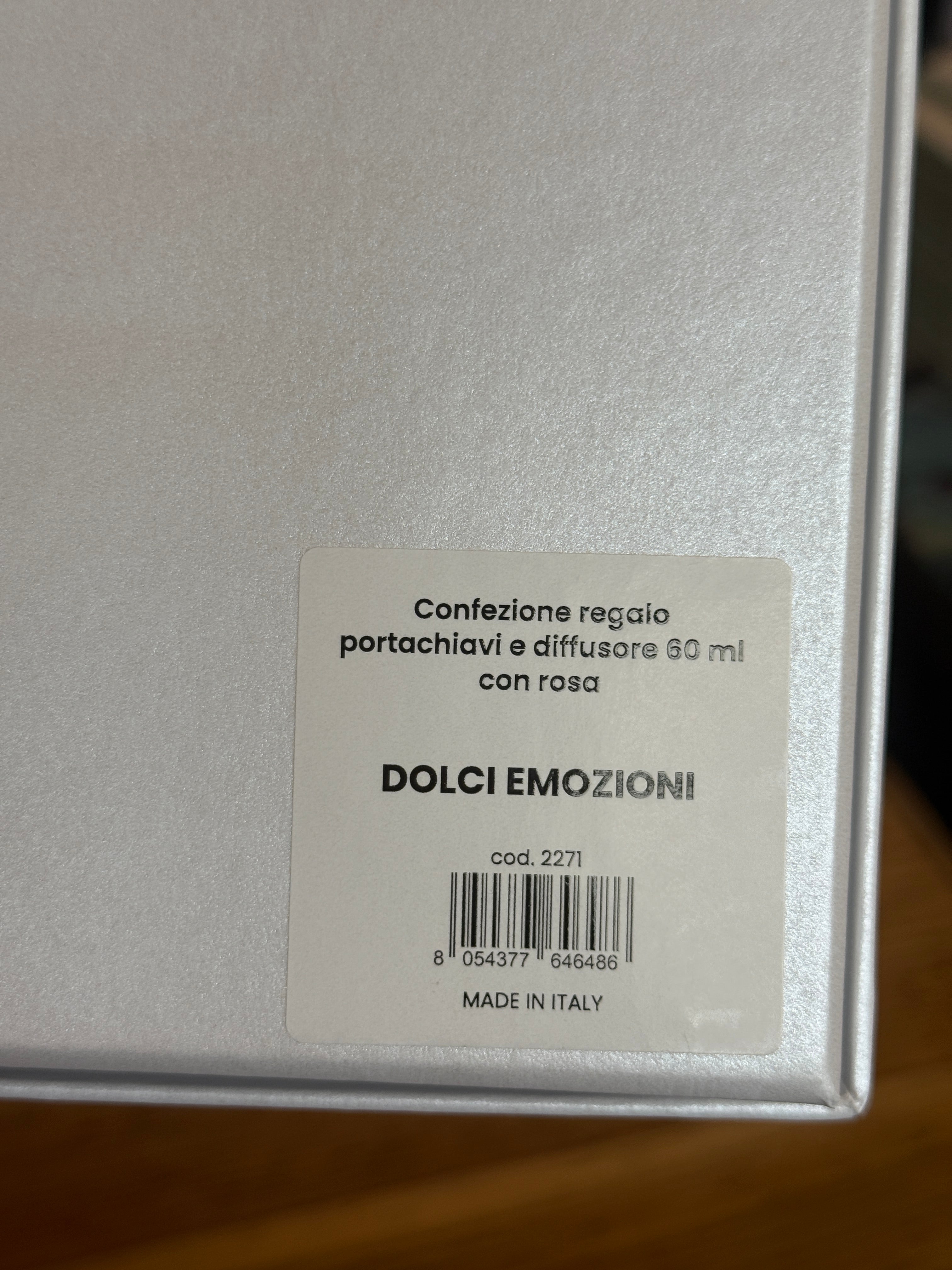 Confezione regalo - portachiavi e diffusore da 60 ml "Dolci emozioni con rosa"
