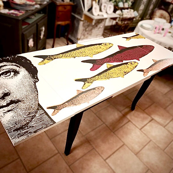 Mesa “Fornasetti” I Restyling de Elisa creado por Alex de Fritlex