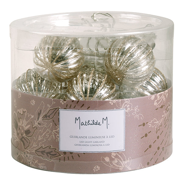 Ghirlanda di luci con palline argentate di Natale - Mathilde M.