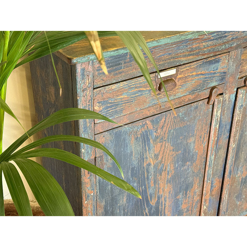 Petit meuble à patine ancienne I Rénovation par Elisa