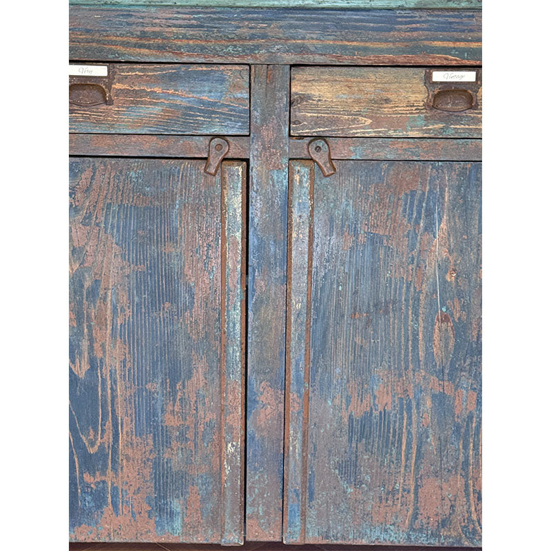 Petit meuble à patine ancienne I Rénovation par Elisa