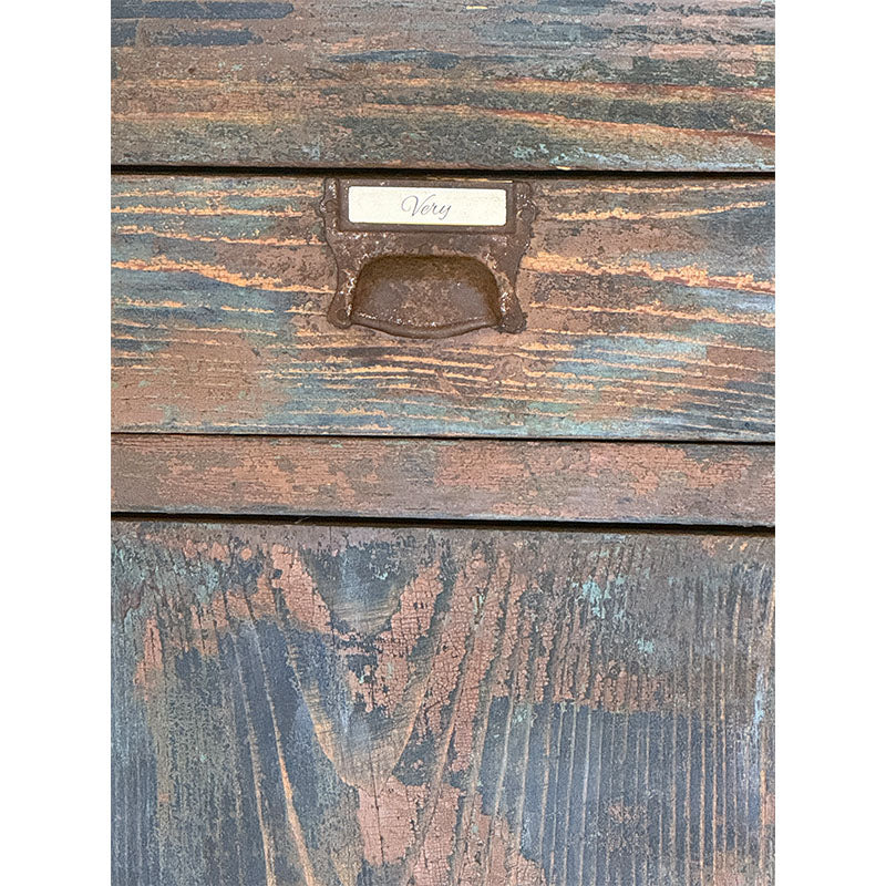 Petit meuble à patine ancienne I Rénovation par Elisa