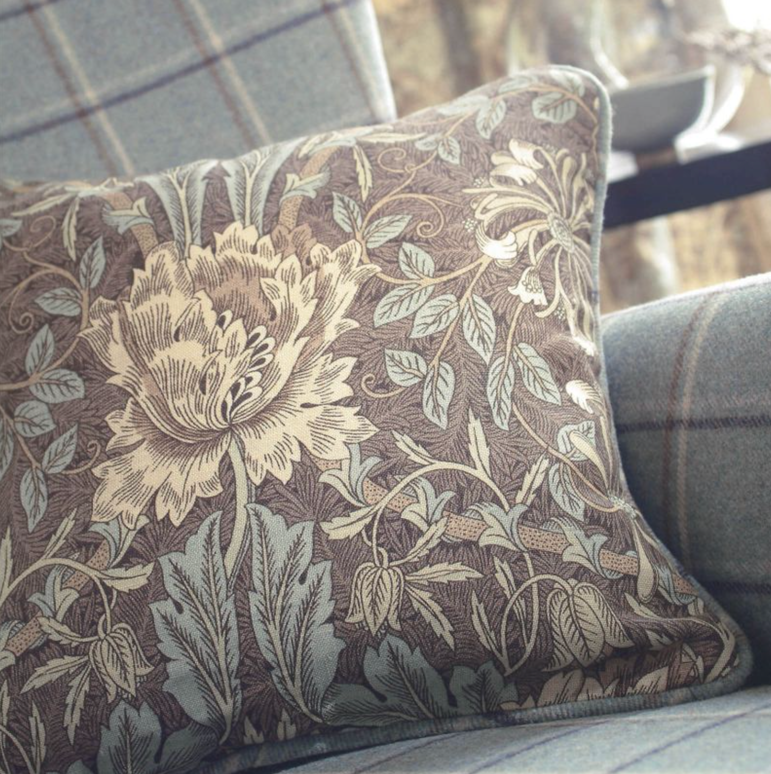 TELA "MADRESELVA Y TULIPÁN MARRÓN" Morris & Co - Morris & Amigos