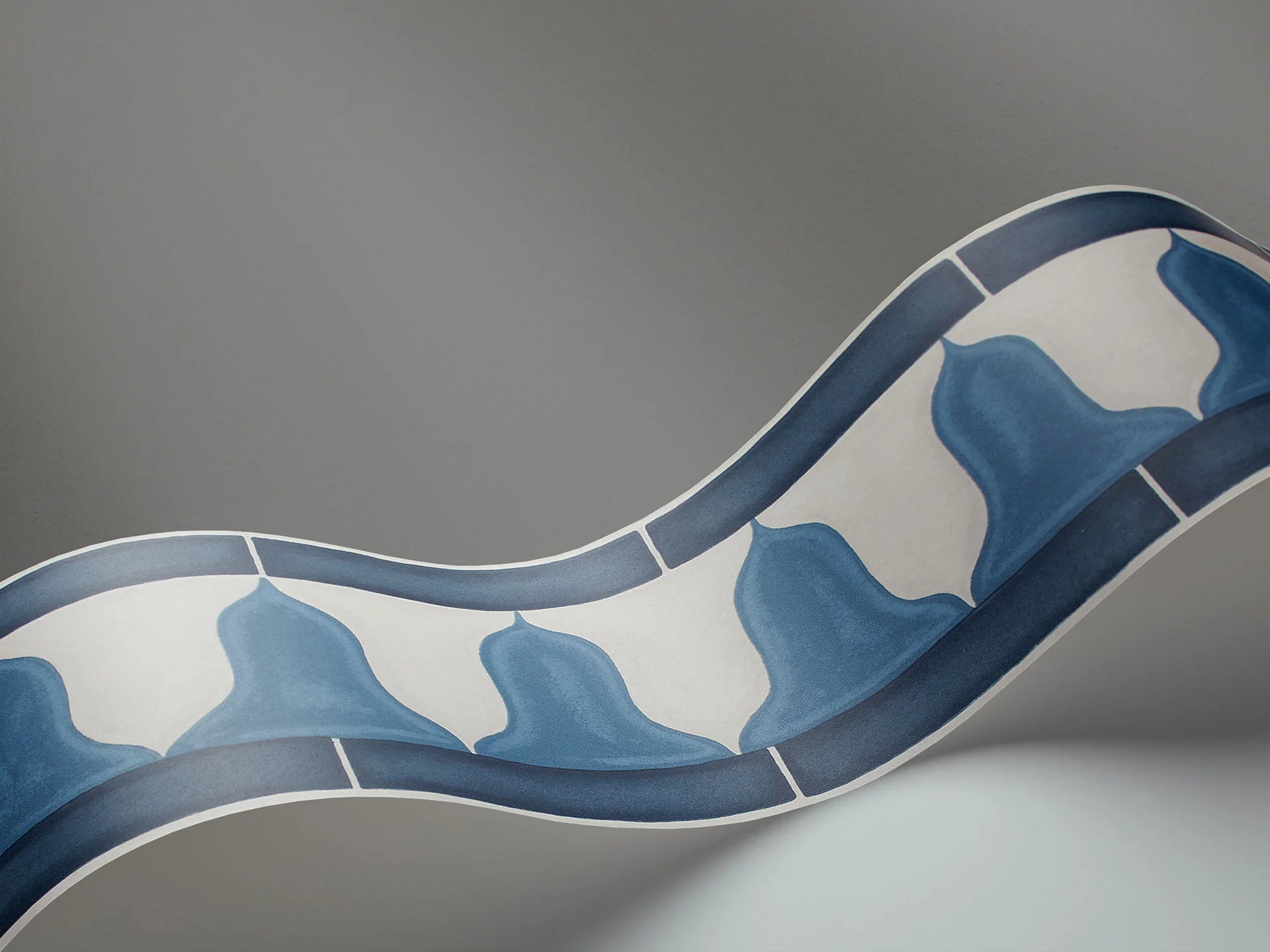 Carta da Parati "MARTYN LAWRENCE BULLARD" Zellige Border blu | COLE & SON