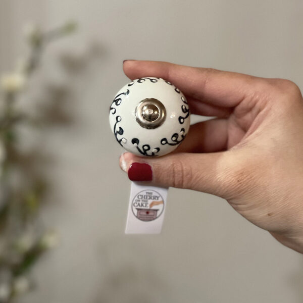 Pomello in ceramica “Daisy Black”