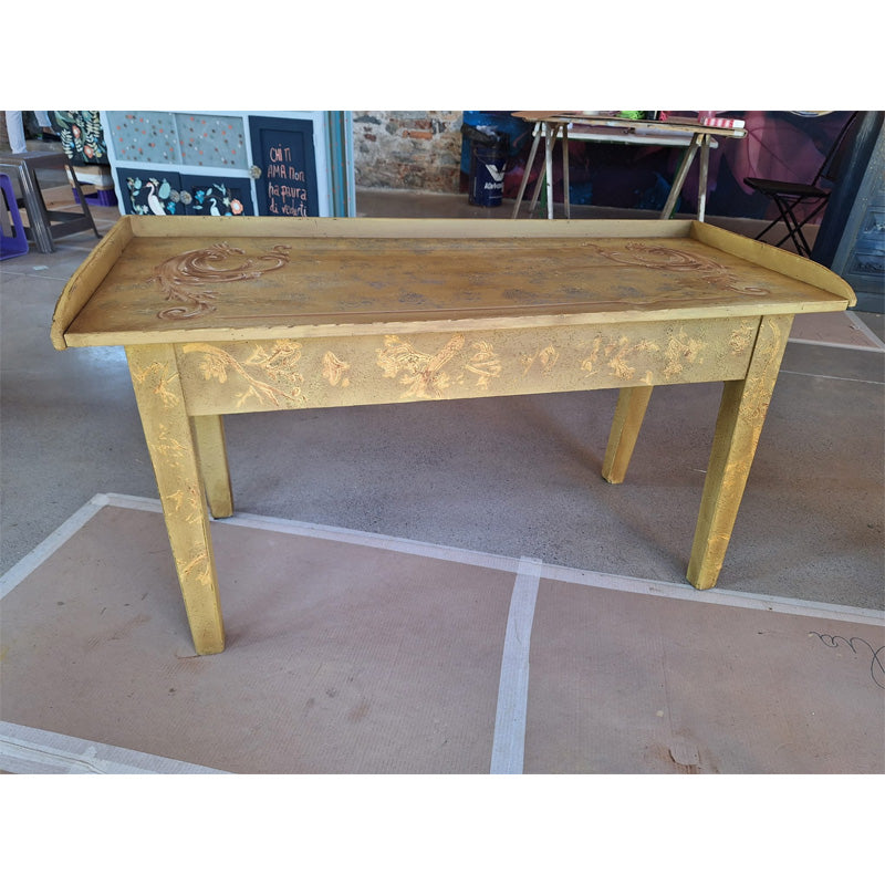 Scrivania “Ocra” I Restyling di Alessandra Elia per l’evento Re-Design