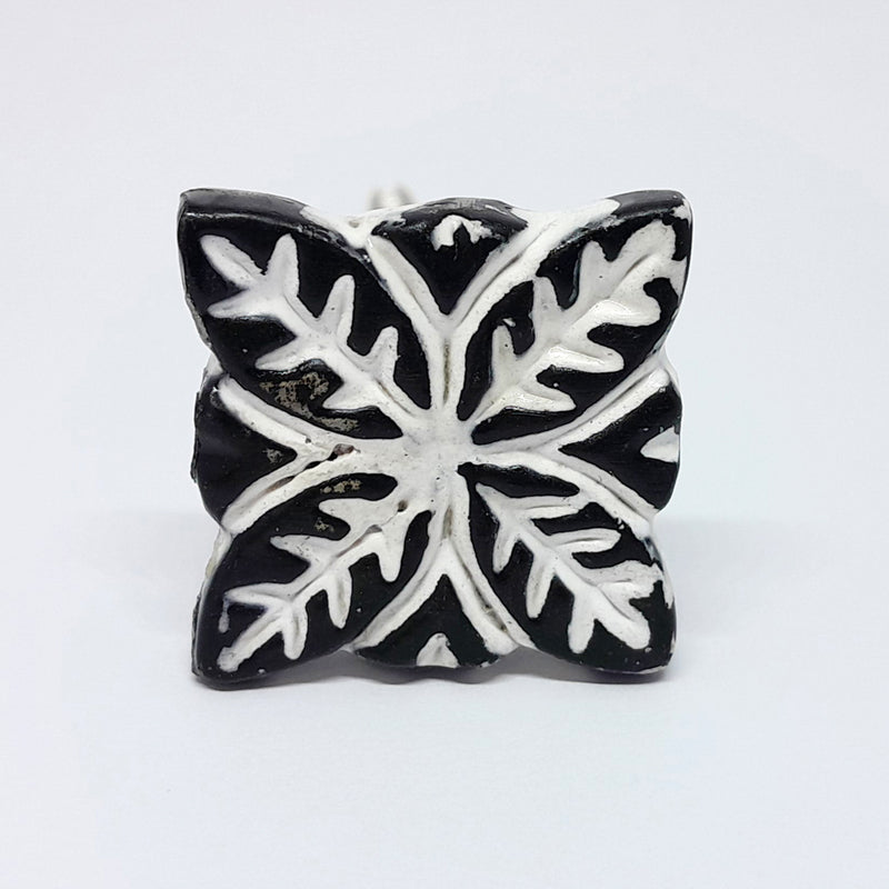 Pomello in ferro “Quadrifoglio”