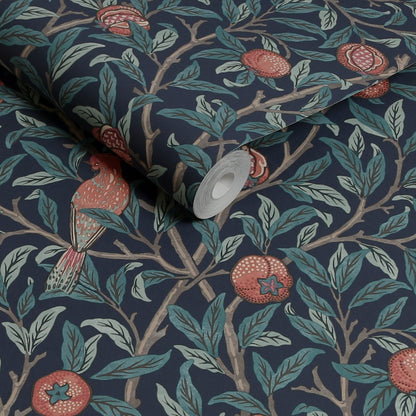 Carta da Parati "Bird & Pomegranate Navy Blue" Morris at home