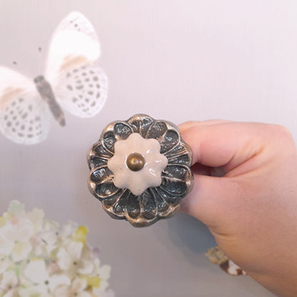 Pomello in ferro “Metal Cream Flower"