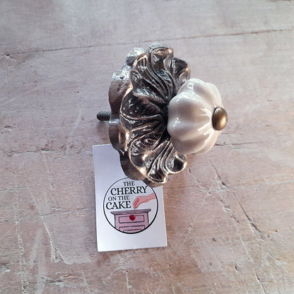 Pomello in ferro “Metal Cream Flower"