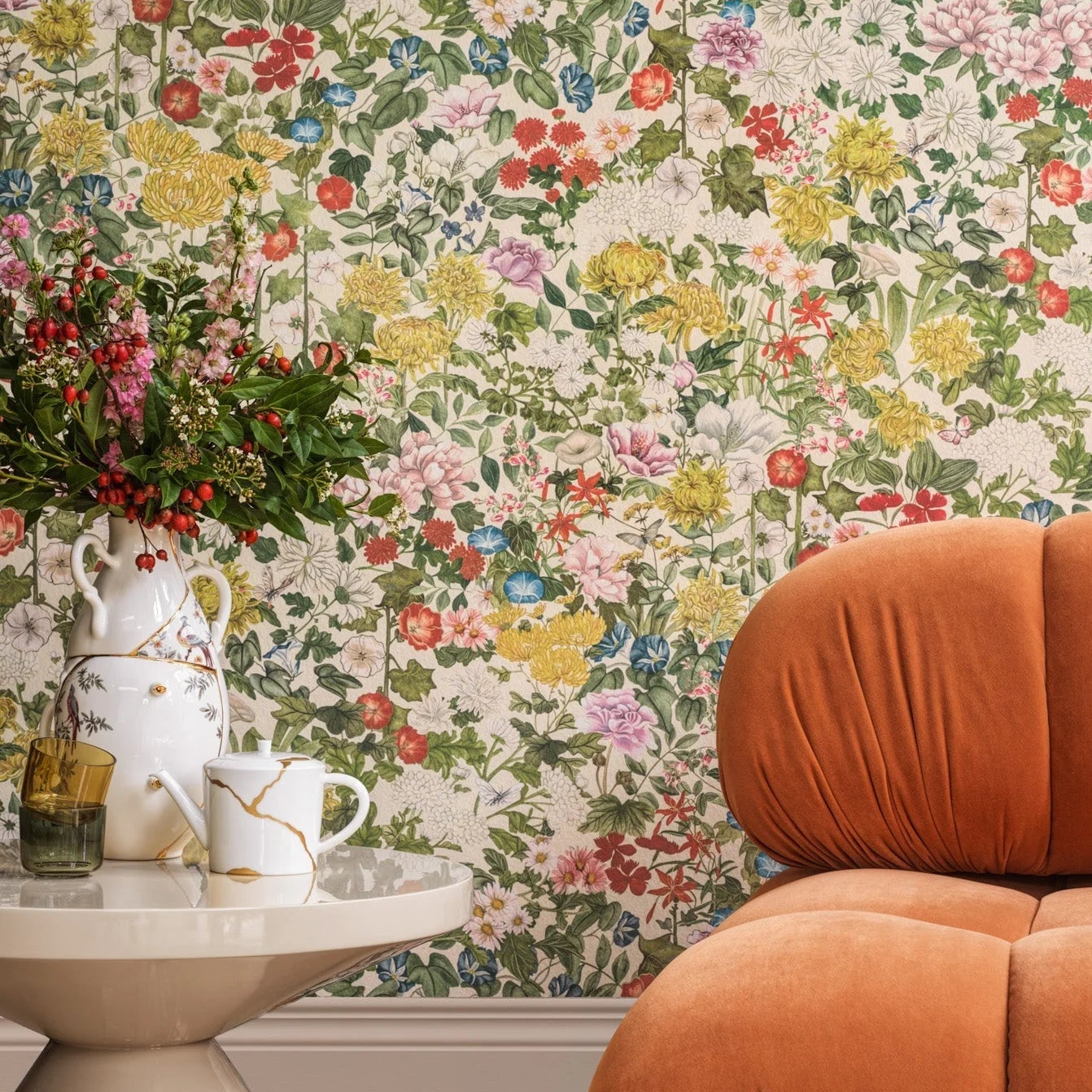 Carta da parati "Flora province multicolor fondo beige" - YOKU | COLE&SON