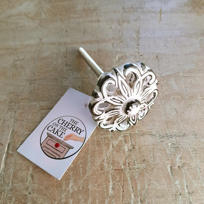 Pomello in ferro “Strong Flower”