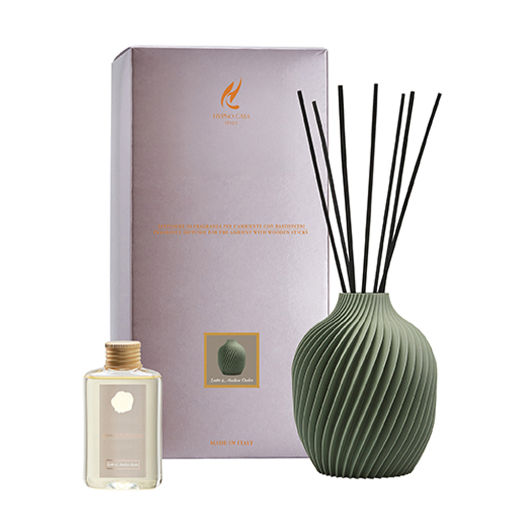 Profumatore vaso verde salvia “Latte e Ambra dolce” Diffusore a bastoncino, Hypno Casa, 100 ml