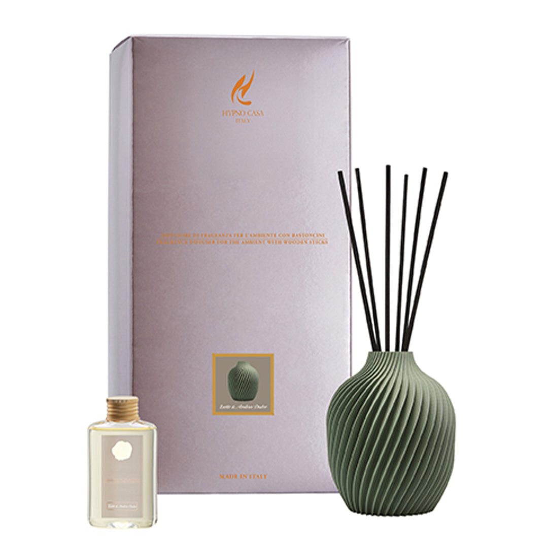 Profumatore vaso verde salvia “Latte e Ambra dolce” Diffusore a bastoncino, Hypno Casa, 50 ml