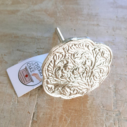 Pomello in ferro “Fibbia floreale”