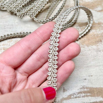 Bordo "Ricciolo Pergamena" Passamaneria Italiana - 0,9 cm