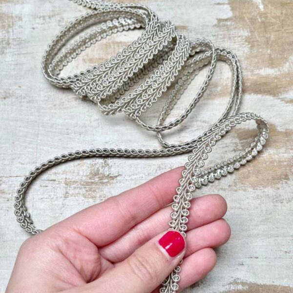 Bordo "Ricciolo Pergamena" Passamaneria Italiana - 0,9 cm