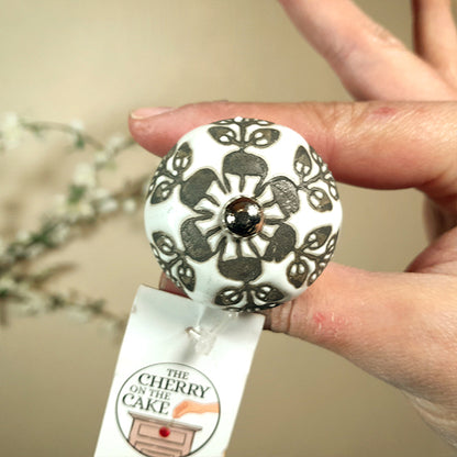 Pomello in ceramica “Caleidoscopio Floreale Nero"