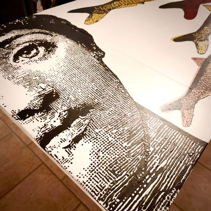 Tisch „Fornasetti“ I Neugestaltung von Elisa geschaffen von Alex von Fritlex