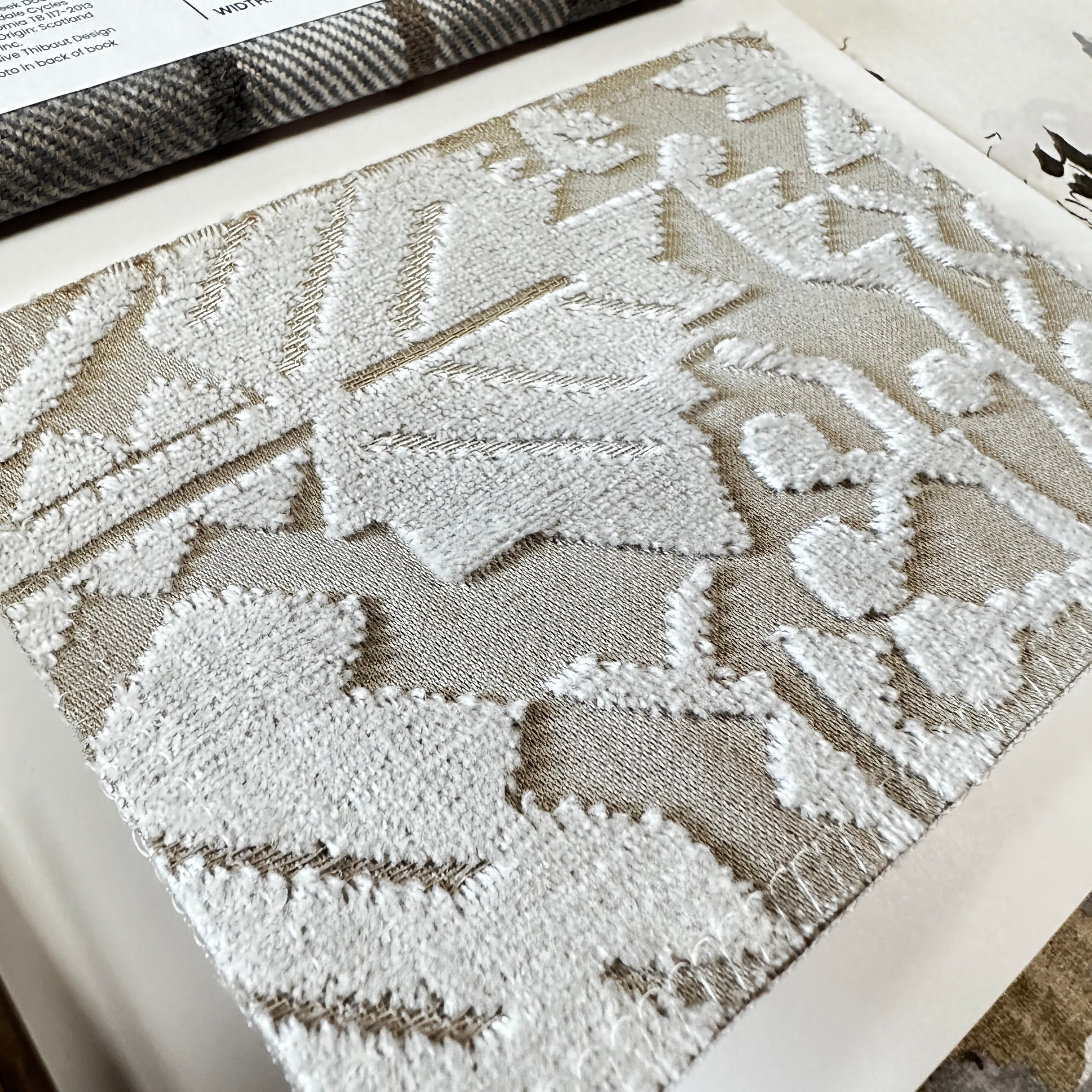 TESSUTO "Azulejo Jacquard Crema y Avena" - Lo Contemporáneo - Cole & Son