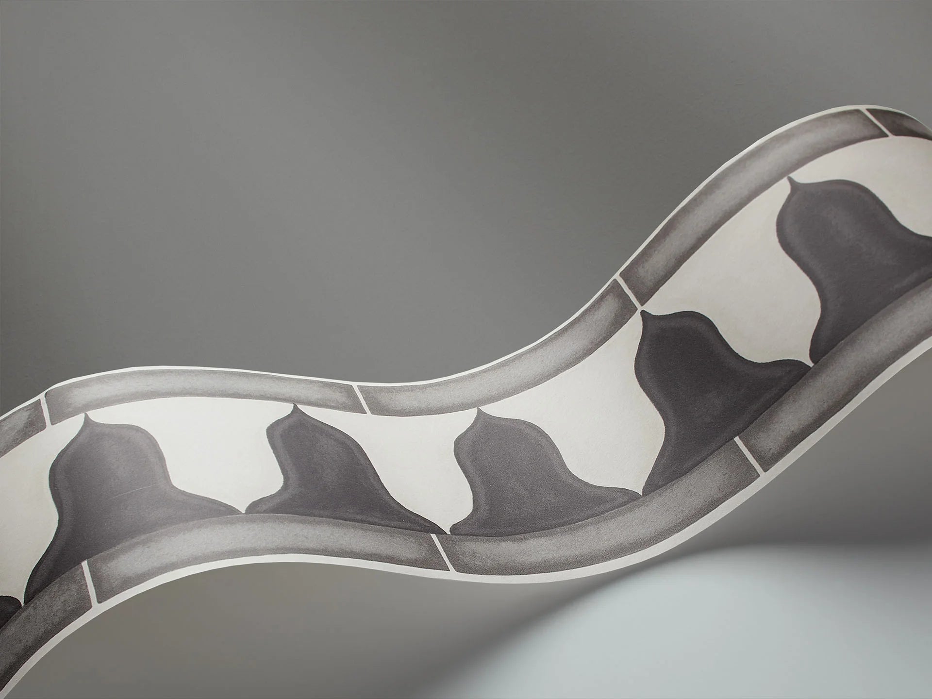 Carta da Parati "MARTYN LAWRENCE BULLARD" Zellige Border grigio | COLE & SON