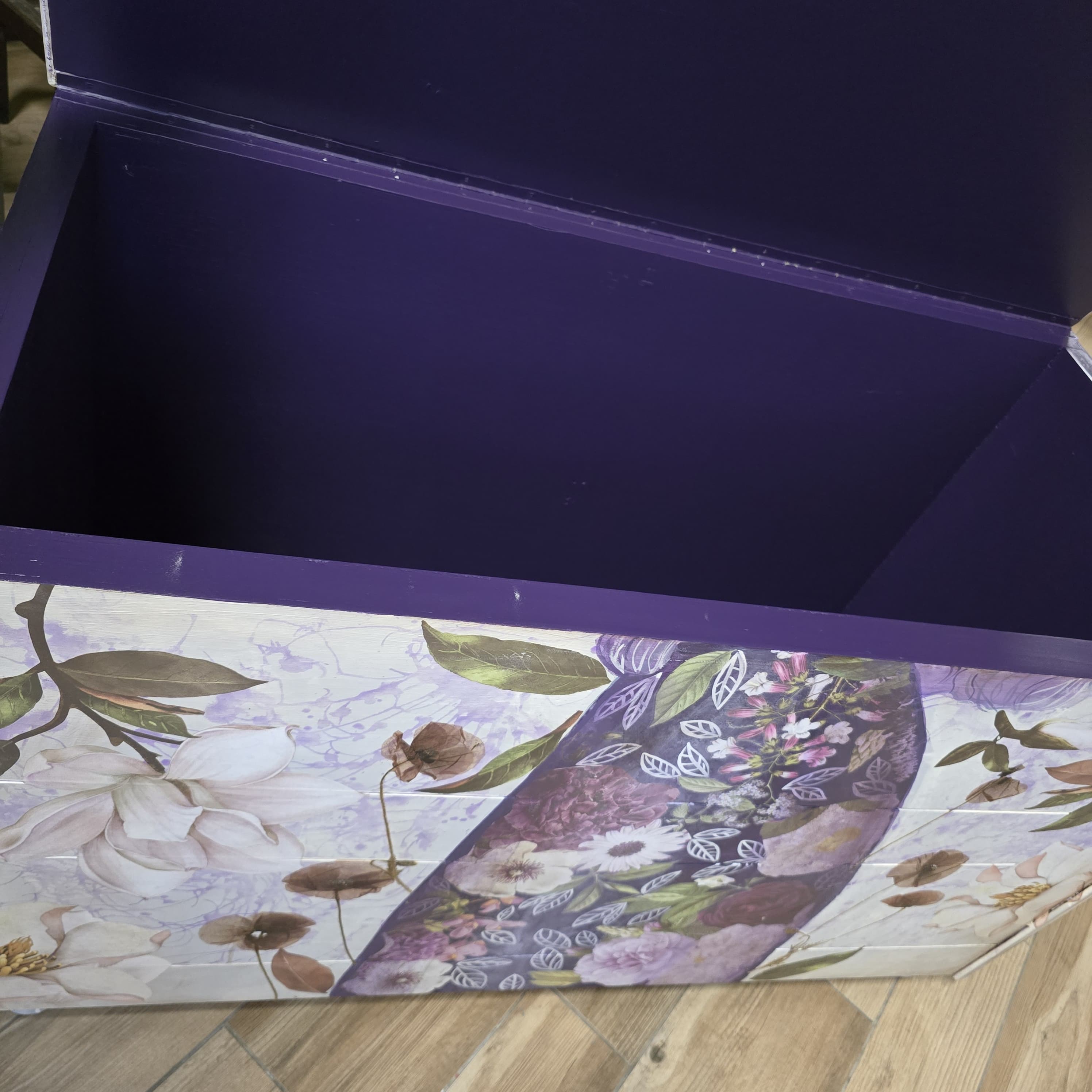 Baule “Papaveri Viola" I Restyling di Alex Fritlex per l'evento Re-Design