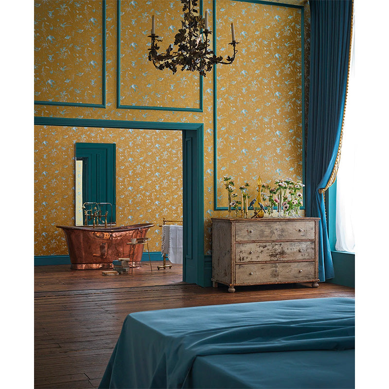 Carta da Parati "Hummingbirds Ice Blue on Metallic Gold" Selection of Hummingbirds | COLE & SON