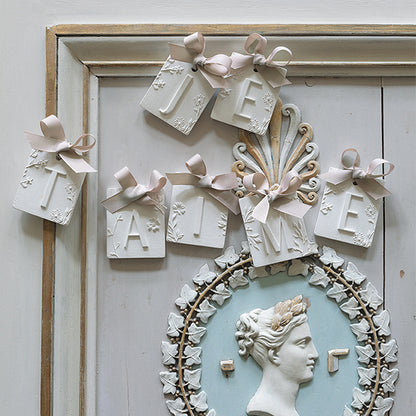 Lettere in gesso profumate – Fleur de Coton – Mathilde M.