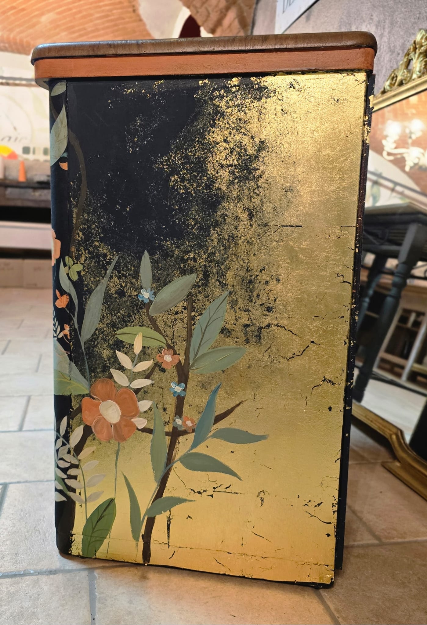 Mobiletto “Free Love 2" I Restyling di Sylvia, Meraki per l'evento Re-Design